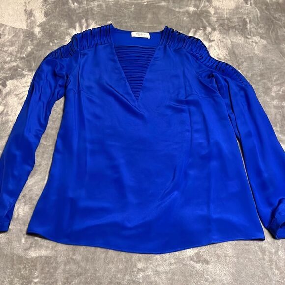 Bailey 44 Blue Blouse. Medium - Picture 5 of 10